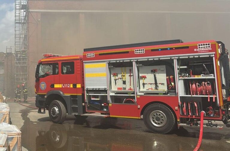 Evacuarea a peste 30 de persoane dintr-un mall din Capitală din cauza unui miros suspect de gaz