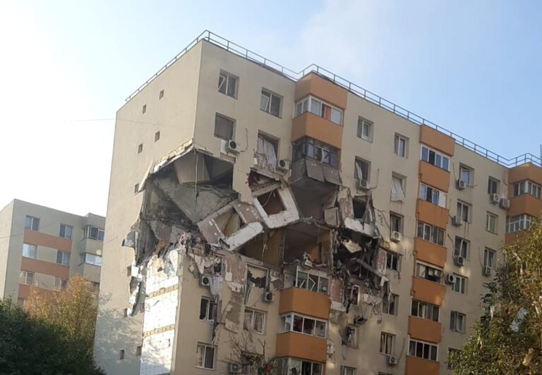 Explozie devastatoare într-un bloc de pe Calea Rahovei