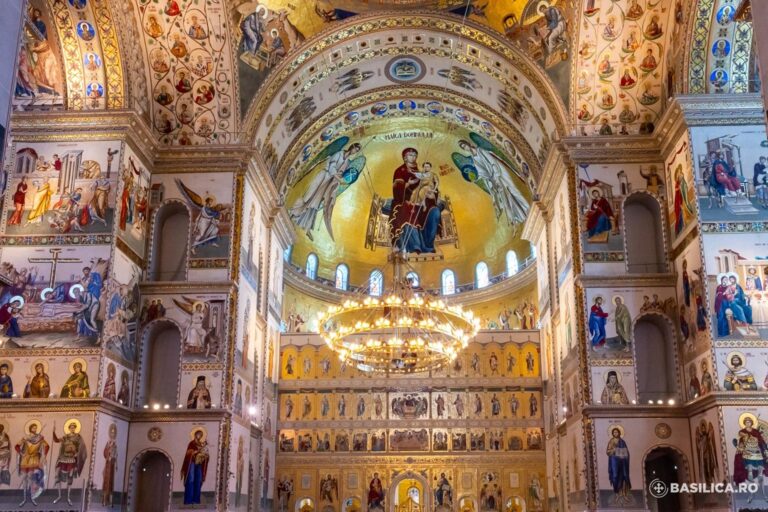 Imagini din interiorul Catedralei Mântuirii Neamului, pregătită pentru sfințire