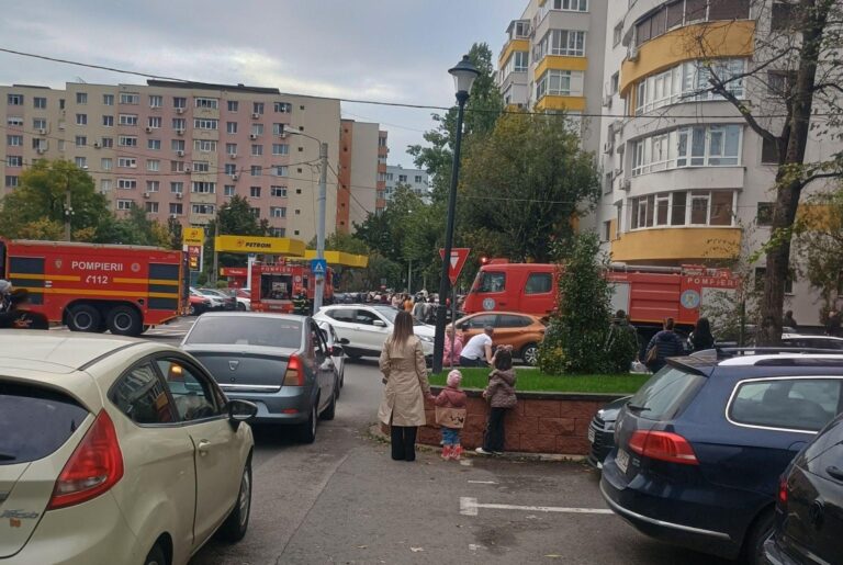 Incendiu la un apartament din Ferentari. Autobuzele 117 și 220 circulă deviat spre Cartier Confort Urban