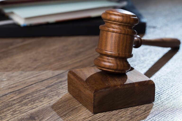 Judecătoare trimisă în judecată pentru întârzierea redactării motivării într-un dosar de tentativă de omor