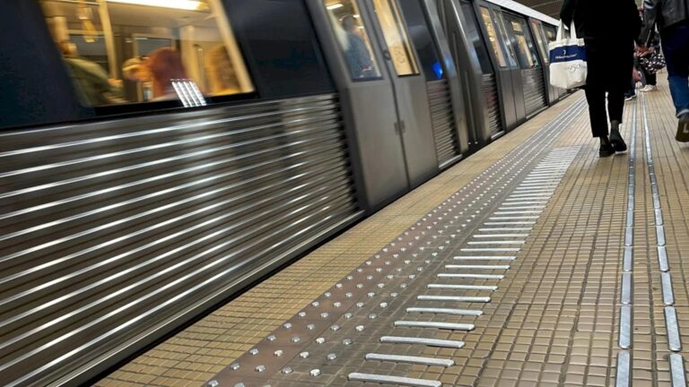 Metrorex va plăti o despăgubire record de 23.000 € unei bucureștence după un accident în stația Universitate