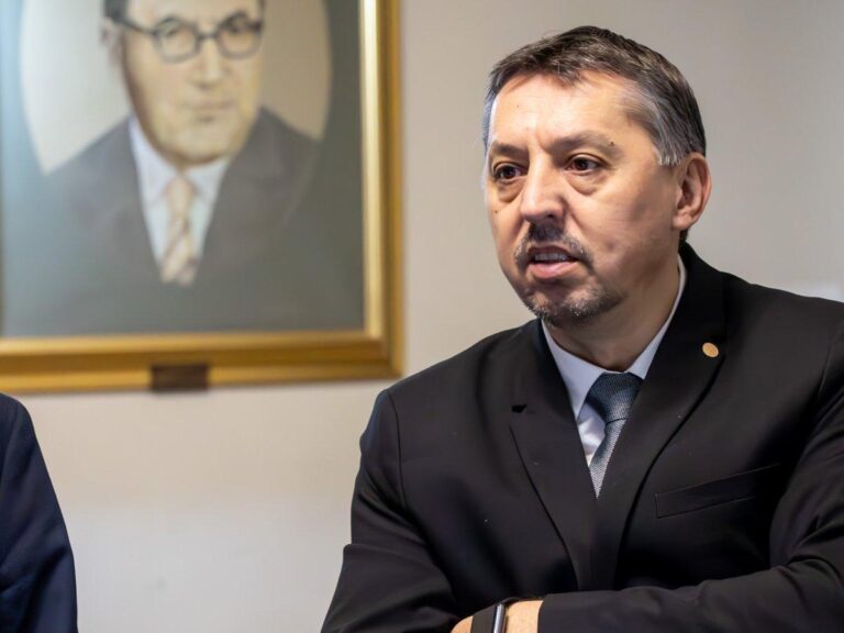 Ministrul Educației anunță că a primit aprobarea de la Comisia Europeană pentru a folosi fondurile europene pentru acordarea primei didactice