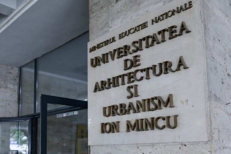 Motivul pentru care cursurile de la Universitatea de Arhitectură nu s-au desfășurat online în urma sesizărilor privind ploșnițele
