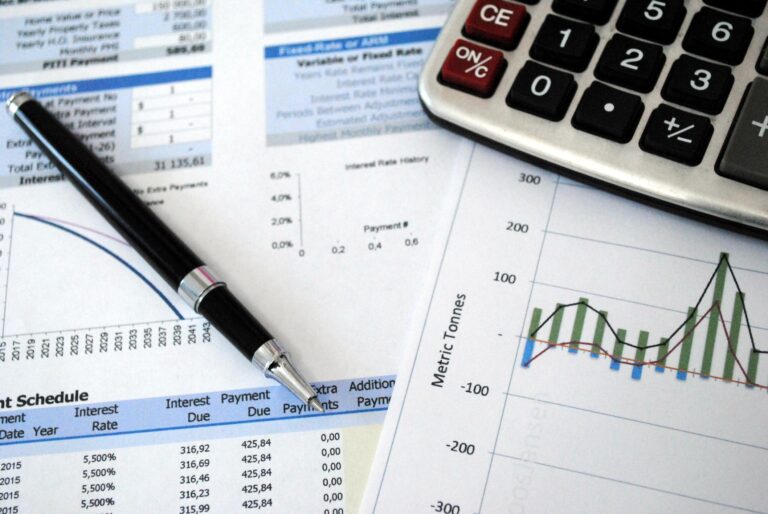 Prețurile la energie electrică vor continua să scadă, afirmă șeful ANRE