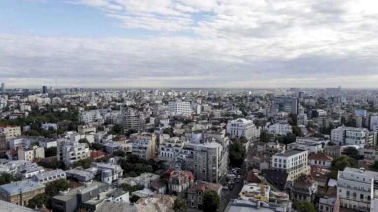 Probleme cu apa caldă și căldura în București: Peste 2000 de blocuri afectate