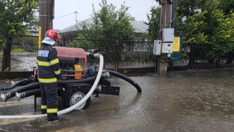 Raed Arafat, despre o campanie pe platformele sociale împotriva avertizărilor de vreme rea: „O manipulare crasă”