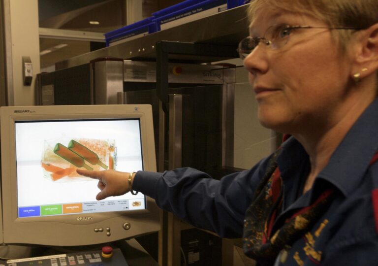 Regulile pentru transportul lichidelor în bagajul de mână pe aeroporturile din România