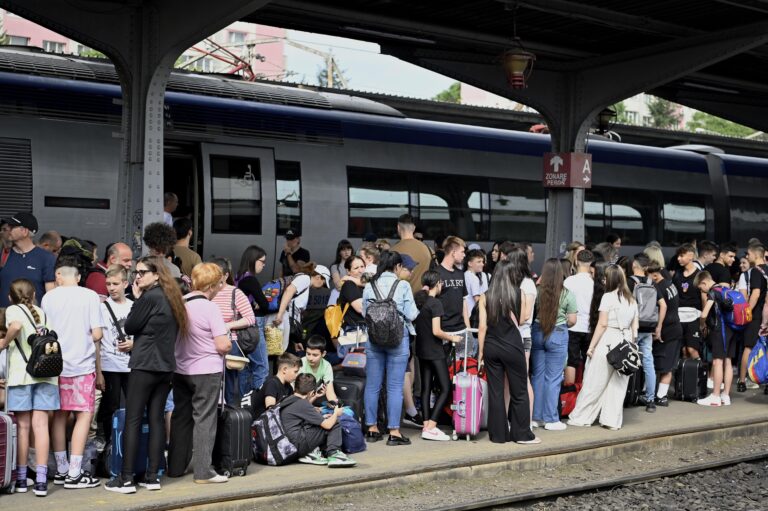 Reluarea circulației trenurilor CFR Călători după un acord privind datoriile