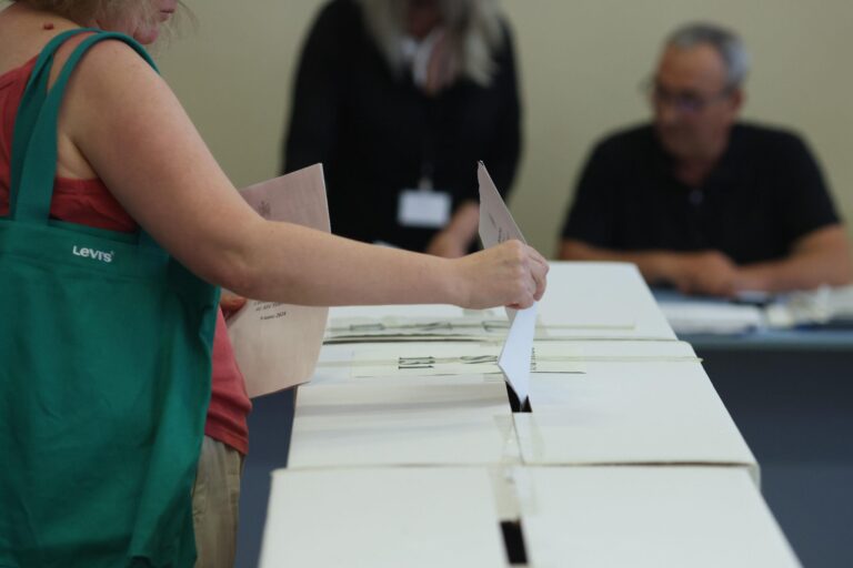 Șase secții de votare pentru nevăzători vor fi la alegerile parțiale de la PMB. Guvernul a aprobat proiectul pilot și alte măsuri speciale pentru scrutin