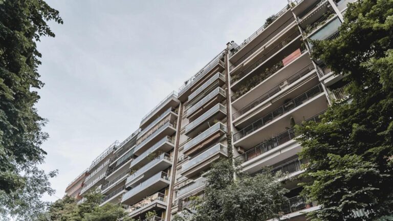 Un nou și imens proiect imobiliar în Rahova. Blocuri de 10 etaje sunt construite de proprietarii Târgului Pucheni, cel de legume, fructe și flori