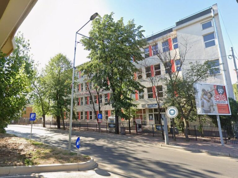 ALERTĂ | Liceul Tehnologic Theodor Pallady, evacuat din cauza unui miros puternic de gaze