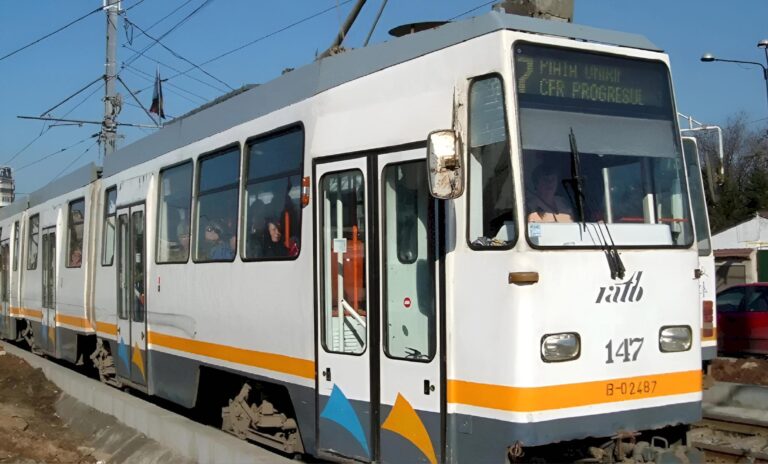 ALERTĂ | Urgență medicală în tramvai, în Piața Unirii. Liniile 7, 27, 32 și 47 sunt blocate pe Bulevardul Regina Maria, la capăt traseu