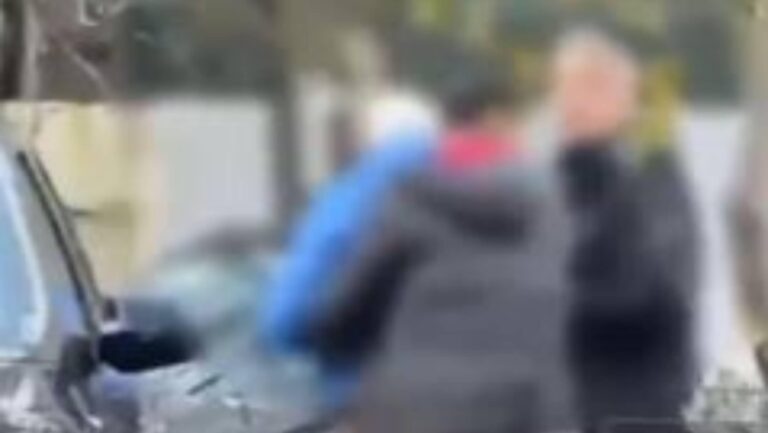 Agresiune asupra unui livrator străin în București: un tânăr a încercat să-i fure scuterul