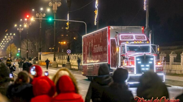 Caravana Coca-Cola pornește din Piața Constituției, aducând magia Crăciunului în București