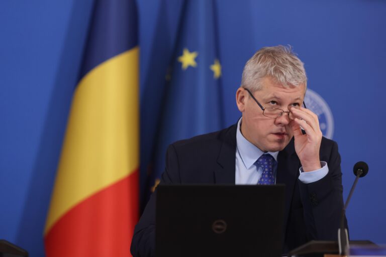 Cătălin Predoiu: Polițiștii au obligația de a prezenta agresorul procurorului în caz de încălcare a ordinului de protecție