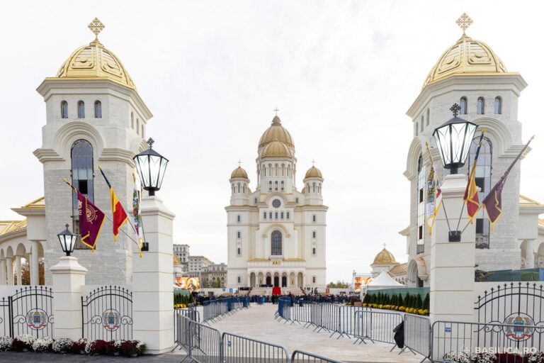 Catedrala Națională redeschide temporar ușile pentru credincioși, așteptați la slujbele de Sfântul Andrei și de Ziua Națională