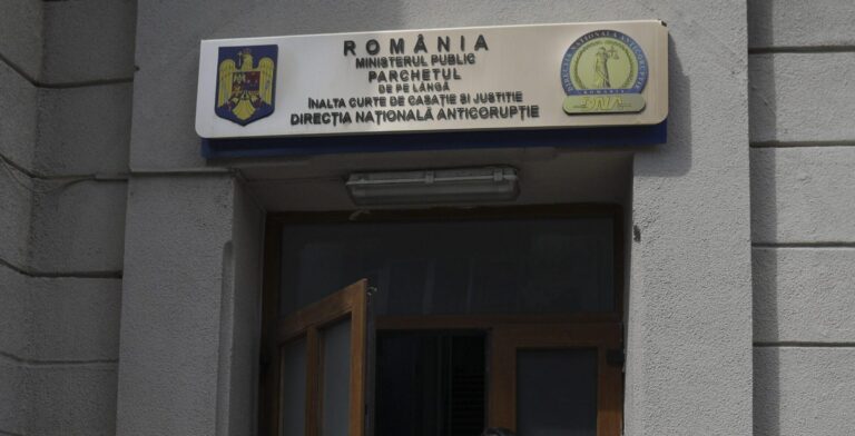 Concubina lui Godei scapă de închisoare după ce a semnat un acord de recunoaștere a vinovăției