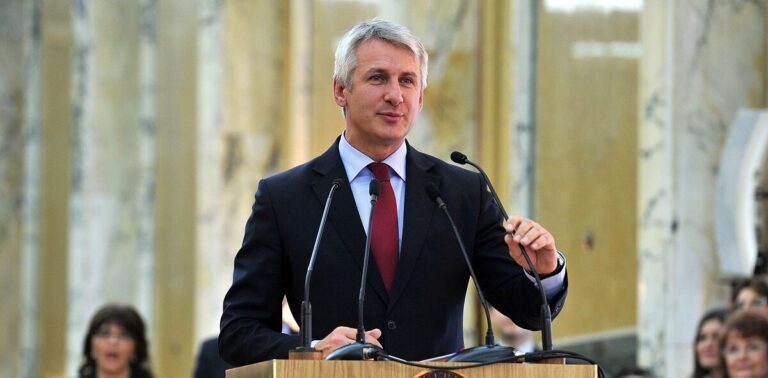 Eugen Teodorovici promite parcarea la 1 leu pe oră în București