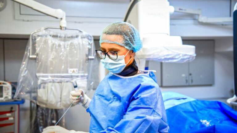 Intervenție medicală salvatoare pentru un bărbat cu probleme circulatorii