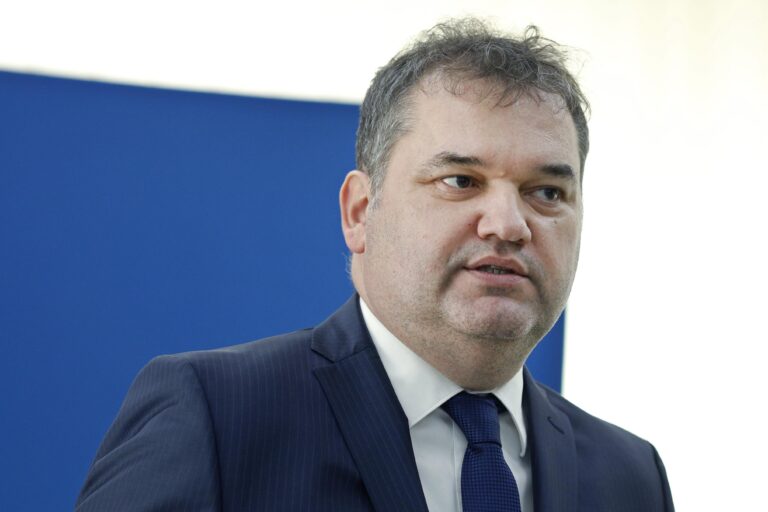 Ministrul Dezvoltării discută despre reducerea cheltuielilor de personal în administrație