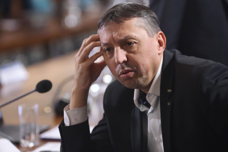 Ministrul Educației propune completarea burselor studenților cu fonduri europene