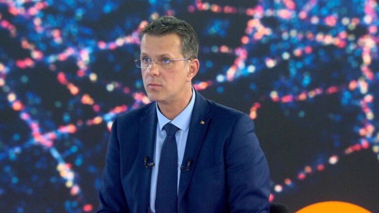 Neclaritățile din CV-ul ministrului Ionuț Moșteanu, după publicarea diplomei de licență