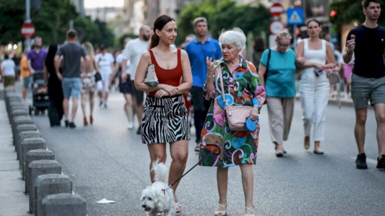 Petiție pentru transformarea Căii Victoriei într-o zonă pietonală, cu peste 28.000 de semnături strânse