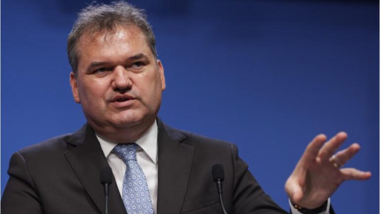 Reforma în administraţie va avea un impact de 3,5-4,5 miliarde lei. 13.000 de posturi afectate la nivel local, afirmă Cseke Attila