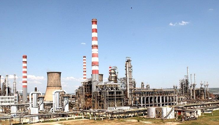 Statul român renunță la preluarea rafinăriei Lukoil, procedura va fi împărțită în două etape