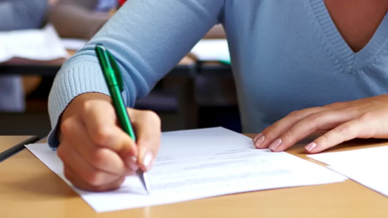 Peste 10.000 de candidați susțin duminică examenul de intrare în rezidențiat. Când se afișează rezultatele