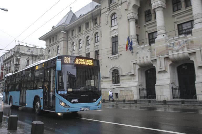 25 de linii nocturne ale STB asigură transportul călătorilor în noaptea de Revelion