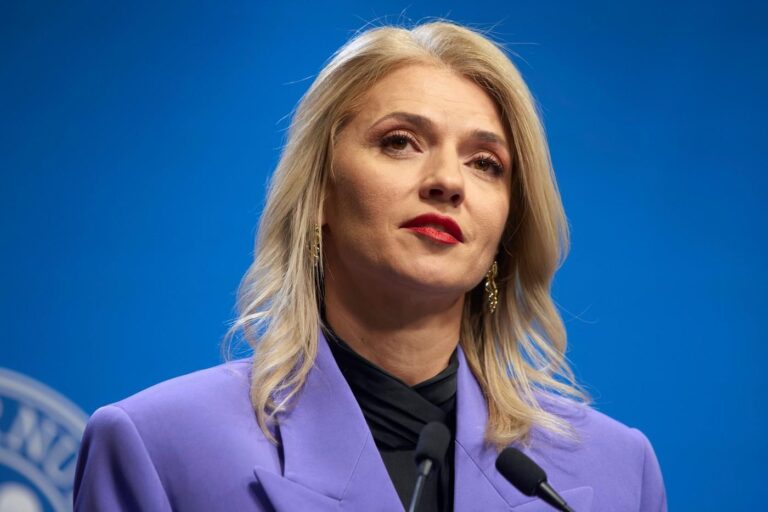 Alina Gorghiu salută promulgarea legii pentru protecţia victimelor violenţei domestice