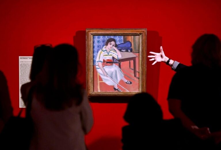 Art Safari se mută în Piața Amzei, din 2026. Ce expoziții aduce noul sezon