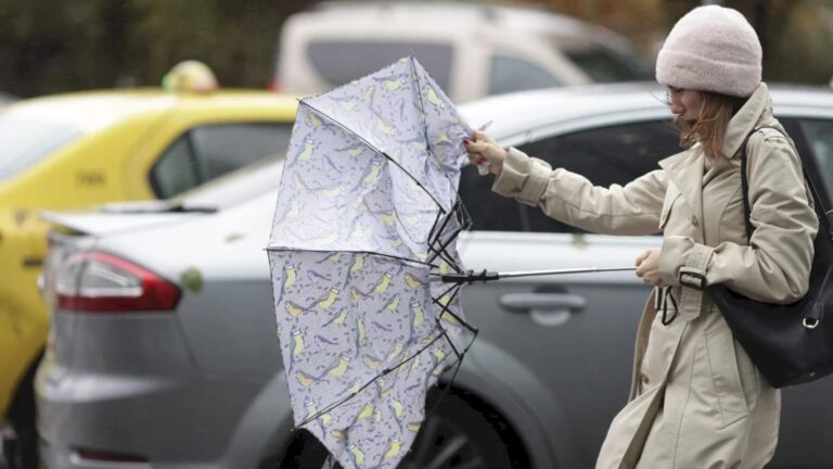 Avertizare METEO | Cod galben de vânt puternic în București și alte județe până diseară. Prognoza specială pentru Capitală, cu ploi slabe în ziua alegerilor