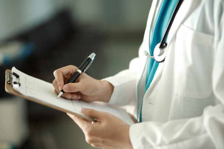 CNAS a supus dezbaterii publice modificările convenite la ultimele negocieri cu medicii