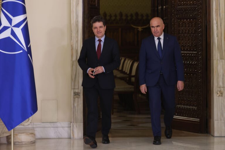 Ceremonia de depunere a jurământului pentru noii miniștri ai Apărării și Economiei