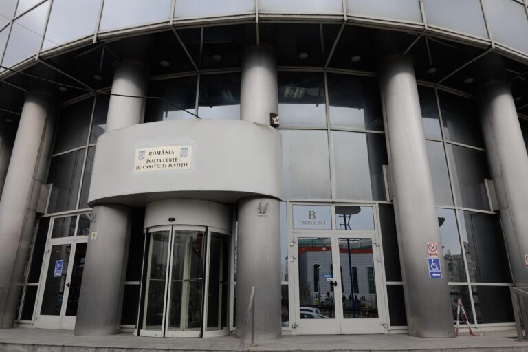 Înalta Curte de Casație și Justiție decide astăzi dacă sesizează CCR în legătura cu legea privind pensiile magistraților