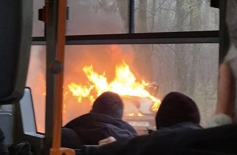 Incendiu auto pe DN1, în apropierea Dimieni, cauzând aglomerație pe ruta Ploiești-București