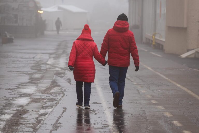 Meteorologii anunță vreme mai caldă decât de obicei, vor fi maxime de 14 grade. Ceață și vânt în mai multe zone