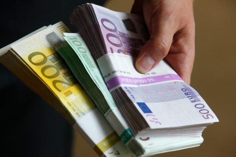 Motivul pentru care România nu poate implementa conceptul de „Golden Visa”. Avize negative pe bandă rulantă pentru un proiect retras