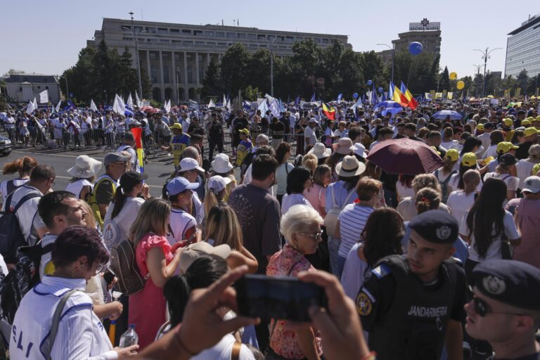 Negocieri intense la Guvern pentru majorarea salariului minim. Sindicaliștii acuză legiferarea evaziunii fiscale