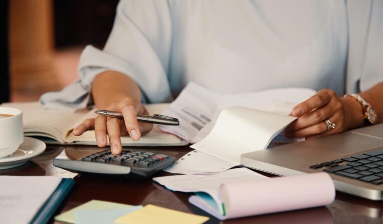 Nemulțumiri în București legate de impozitarea mașinilor poluante pentru 2026