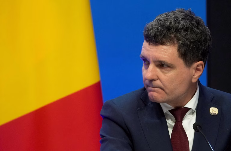 Nicuşor Dan a oferit o singură decoraţie cu ocazia Zilei Naţionale: „Reprezintă esenţa a ceea ce înseamnă dragostea de țară”