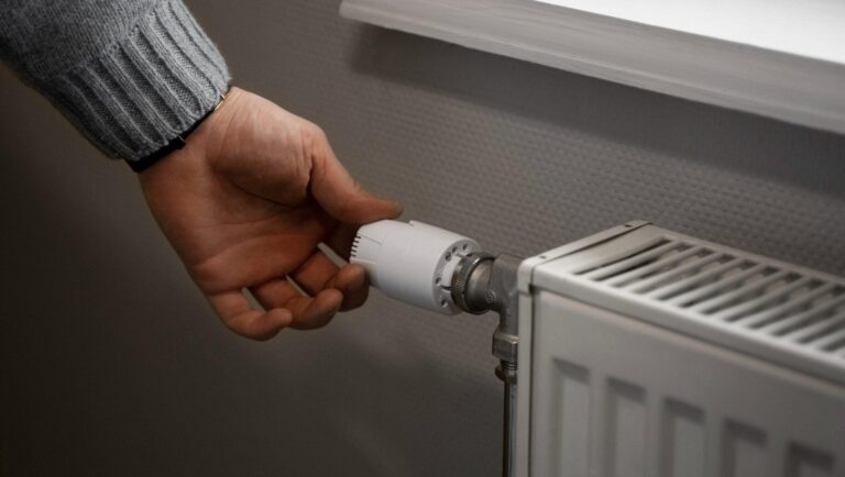 Numărul blocurilor fără căldură în București scade la 34 pe 1 decembrie