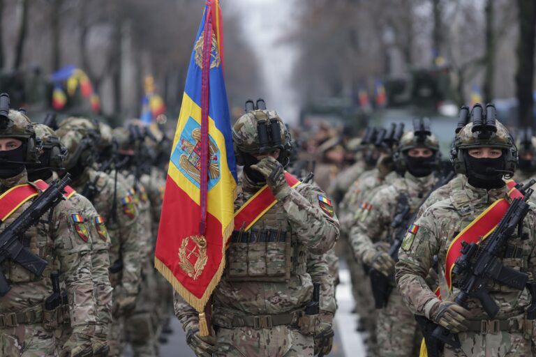 Parada de 1 Decembrie a început oficial la Arcul de Triumf