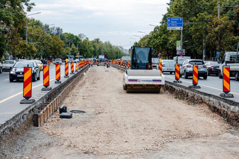 Pe șinele modernizate de pe Bd. Chișinău vor circula, deocamdată, autobuze. De ce nu vor putea intra pe acest traseu tramvaiele la finalul lucrărilor