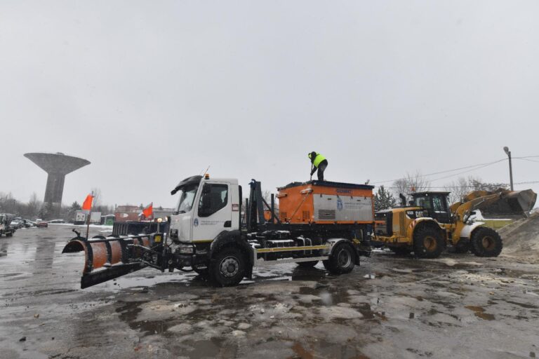 Primăriile de Sector, pregătite pentru venirea iernii. Utilajele așteaptă prima zăpadă