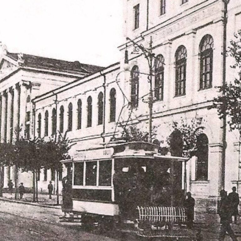 Primul tramvai electric din București a fost pus în circulație acum 131 de ani, conectând Cotroceniul de Obor