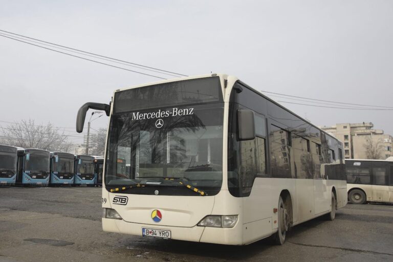 STB intenționează să repare autobuze vechi Mercedes avariate, alocând 340.000 de lei pentru reparații